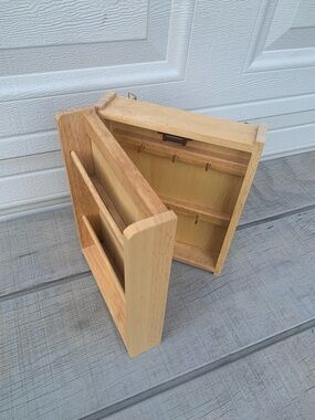 Vtg  Pomerantz Wood Wall Hanging Cabinet Letter Rack/Mail key Organizer Storage